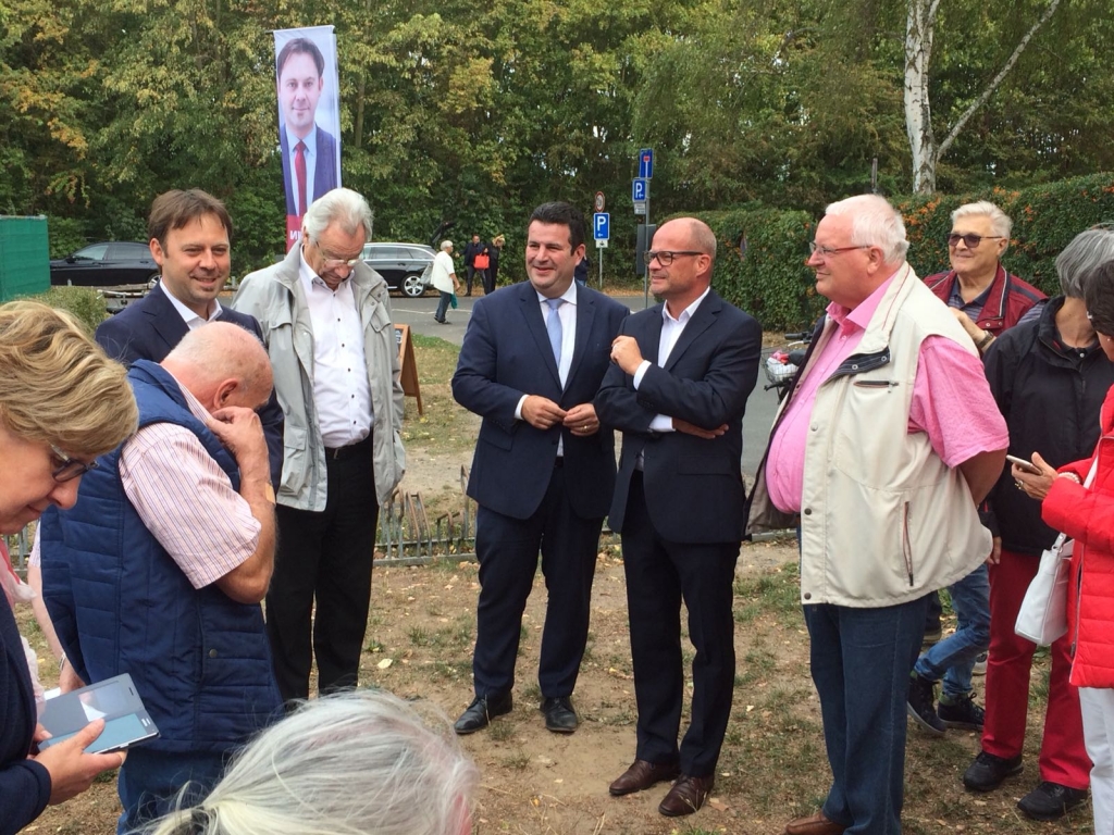 Hubertus Heil beim kleinsten Biergarten